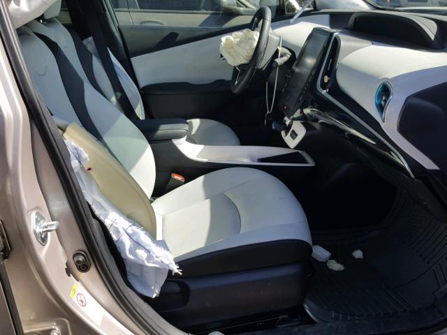 JTDKARFP0H3030107 - 2017 TOYOTA PRIUS PRIM ვერცხლისფერი ფოტო 5