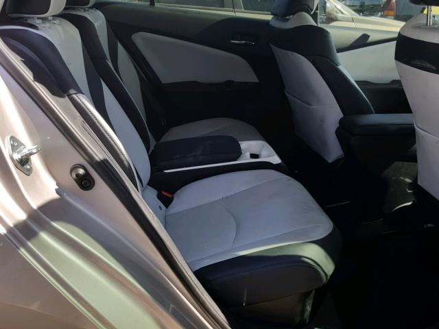 JTDKARFP0H3030107 - 2017 TOYOTA PRIUS PRIM ვერცხლისფერი ფოტო 6