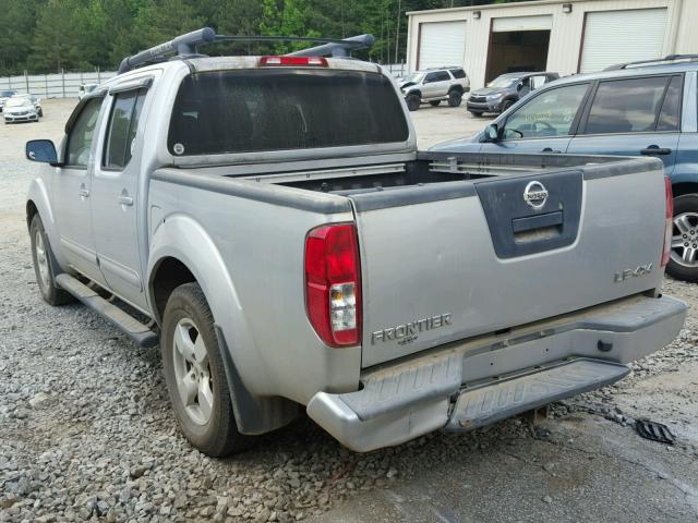 1N6AD07W07C417207 - 2007 NISSAN FRONTIER C SILVER photo 3