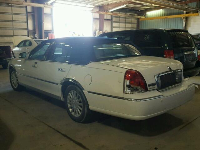 1LNHM82W13Y692262 - 2003 LINCOLN TOWN CAR S WHITE photo 3