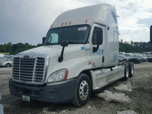 1FUJGLDR2CLBS7731 - 2012 FREIGHTLINER CASCADIA 1 WHITE photo 2