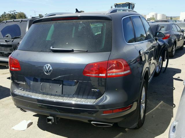 WVGEP9BPXDD003062 - 2013 VOLKSWAGEN TOUAREG V6 GRAY photo 4