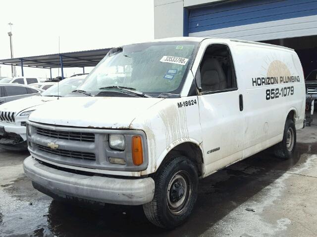 1GCGG25R711137249 - 2001 CHEVROLET EXPRESS G2 WHITE photo 2