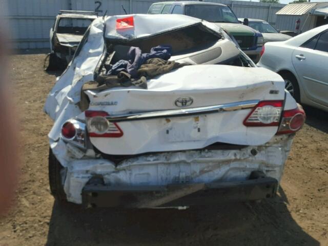 2T1BU4EE6BC586379 - 2011 TOYOTA COROLLA BA WHITE photo 10