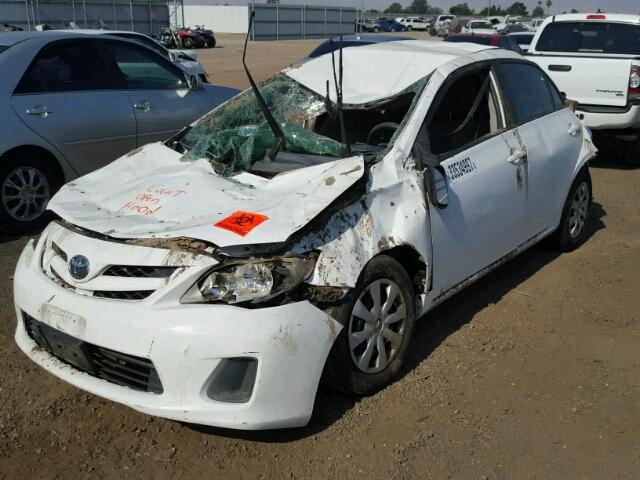 2T1BU4EE6BC586379 - 2011 TOYOTA COROLLA BA WHITE photo 2