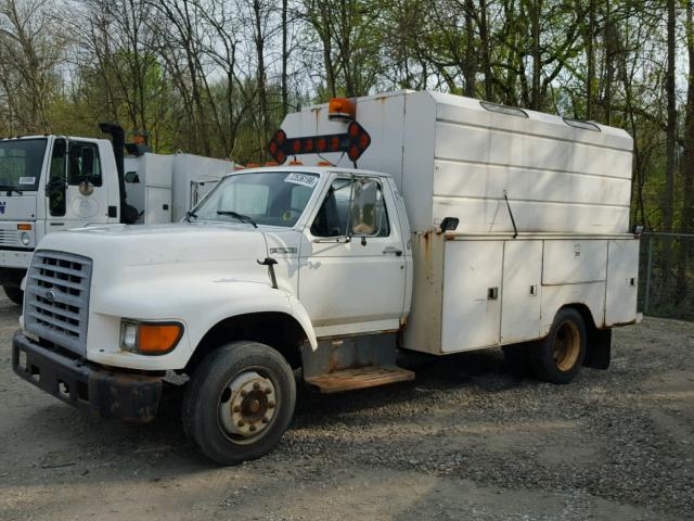 1FDNF72J6WVA19498 - 1998 FORD F700 LPO WHITE photo 2