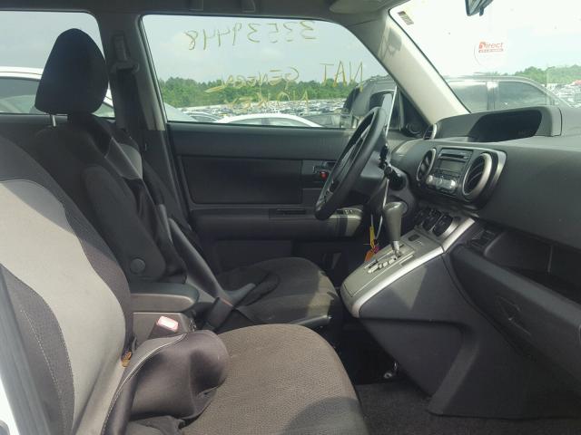 JTLKE50E291080822 - 2009 TOYOTA SCION XB WHITE photo 5