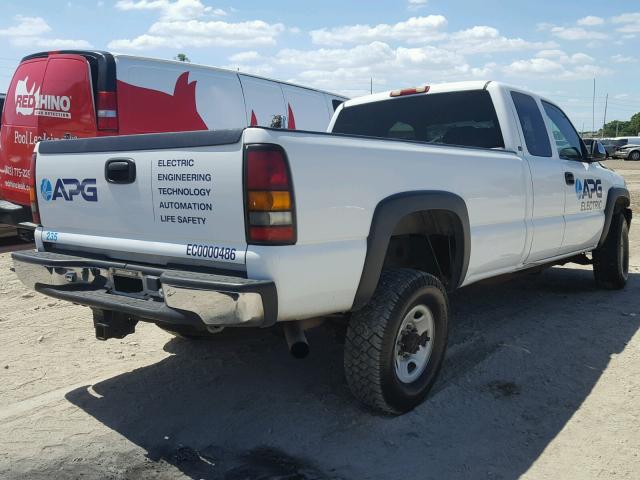 1GTHC29U21E130040 - 2001 GMC SIERRA C25 WHITE photo 4