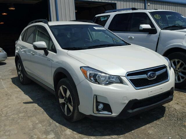 JF2GPBBC8GH265842 - 2016 SUBARU CROSSTREK WHITE photo 1