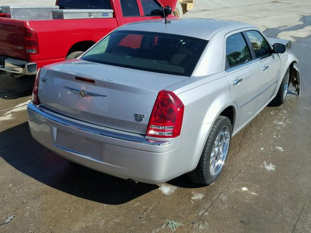 2C3KA63H18H186864 - 2008 CHRYSLER 300C SILVER photo 4