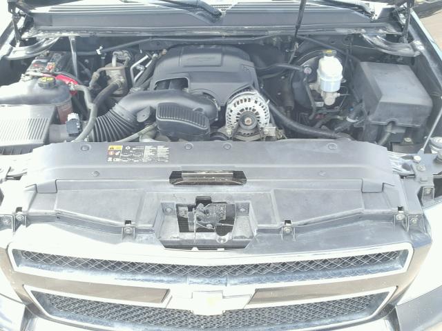 1GNSCJE00BR317927 - 2011 CHEVROLET SUBURBAN C BLACK photo 7