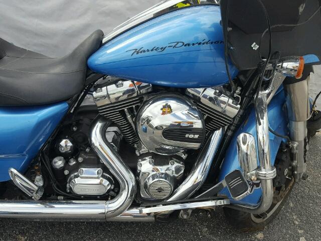 1HD1KHM18BB625297 - 2011 HARLEY-DAVIDSON FLTRX BLUE photo 5