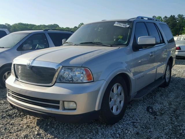 5LMFU27545LJ06994 - 2005 LINCOLN NAVIGATOR SILVER photo 2