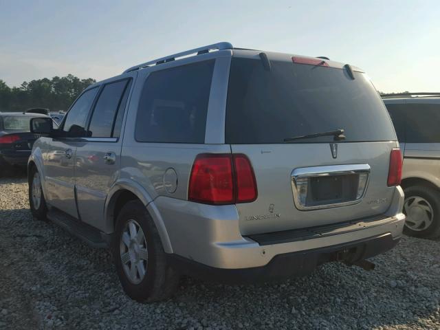5LMFU27545LJ06994 - 2005 LINCOLN NAVIGATOR SILVER photo 3