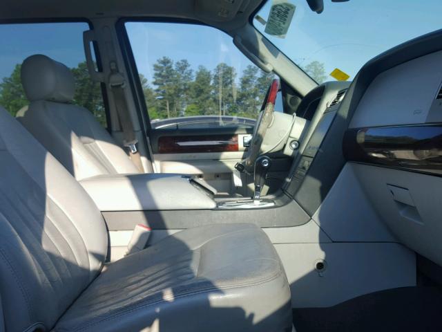 5LMFU27545LJ06994 - 2005 LINCOLN NAVIGATOR SILVER photo 5