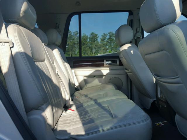 5LMFU27545LJ06994 - 2005 LINCOLN NAVIGATOR SILVER photo 6