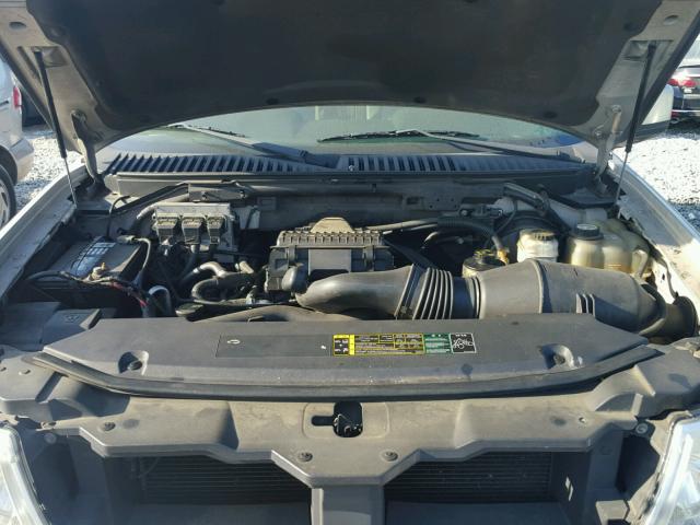 5LMFU27545LJ06994 - 2005 LINCOLN NAVIGATOR SILVER photo 7