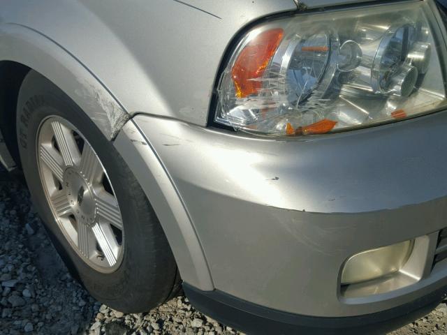 5LMFU27545LJ06994 - 2005 LINCOLN NAVIGATOR SILVER photo 9