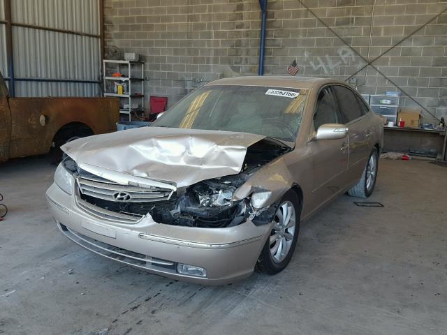 KMHFC46F17A229212 - 2007 HYUNDAI AZERA SE GOLD photo 2