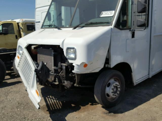 1F65F5KY6G0A02529 - 2016 FORD F59 WHITE photo 9