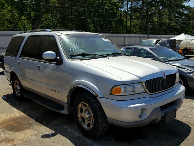 5LMEU27A0YLJ35325 - 2000 LINCOLN NAVIGATOR SILVER photo 1