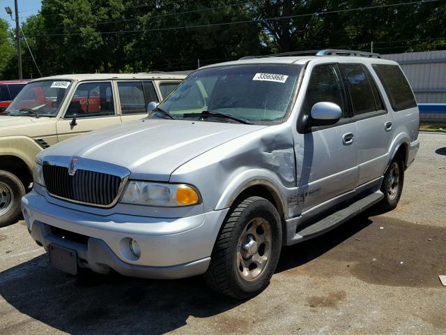 5LMEU27A0YLJ35325 - 2000 LINCOLN NAVIGATOR SILVER photo 2