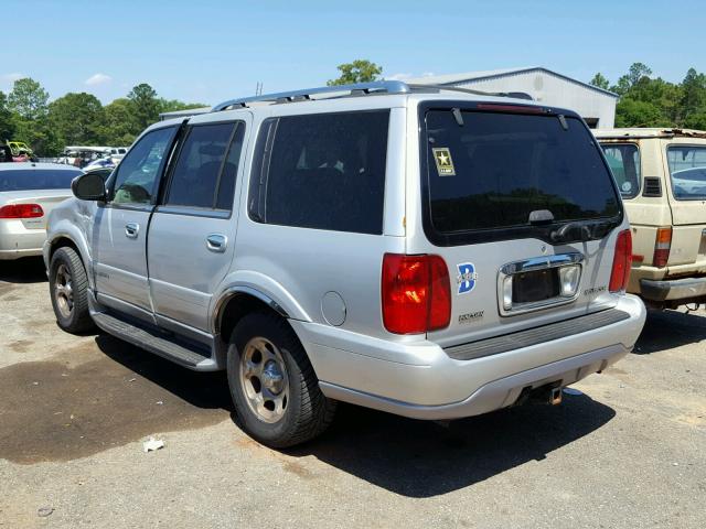 5LMEU27A0YLJ35325 - 2000 LINCOLN NAVIGATOR SILVER photo 3