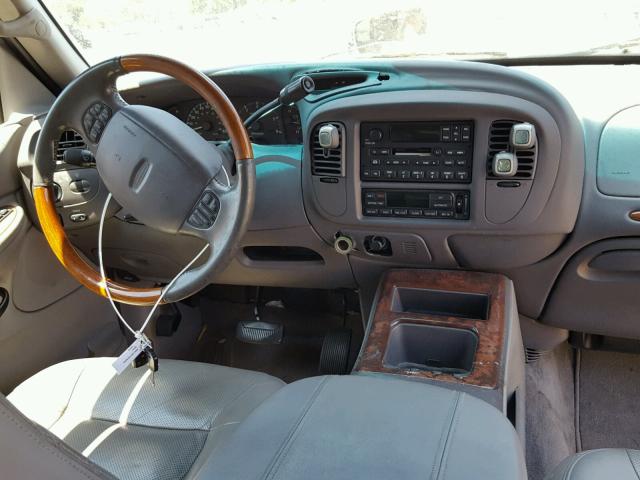 5LMEU27A0YLJ35325 - 2000 LINCOLN NAVIGATOR SILVER photo 9