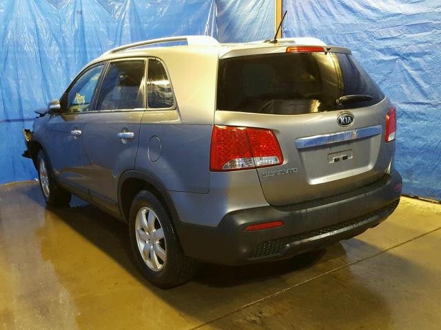 5XYKTDA23BG145778 - 2011 KIA SORENTO BA GRAY photo 3