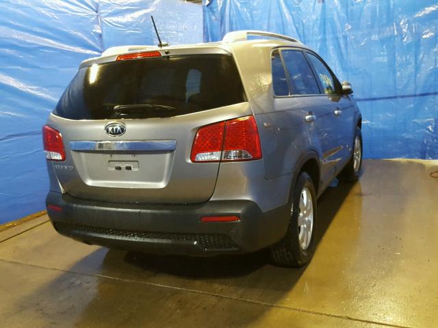 5XYKTDA23BG145778 - 2011 KIA SORENTO BA GRAY photo 4