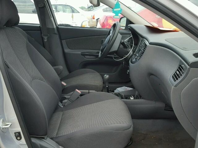 KNADH4A32B6750314 - 2011 KIA RIO BASE SILVER photo 5