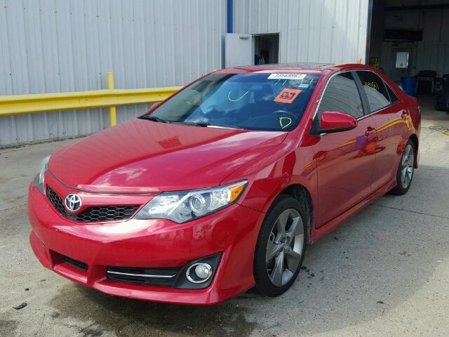 4T1BK1FK9CU504072 - 2012 TOYOTA CAMRY SE RED photo 2