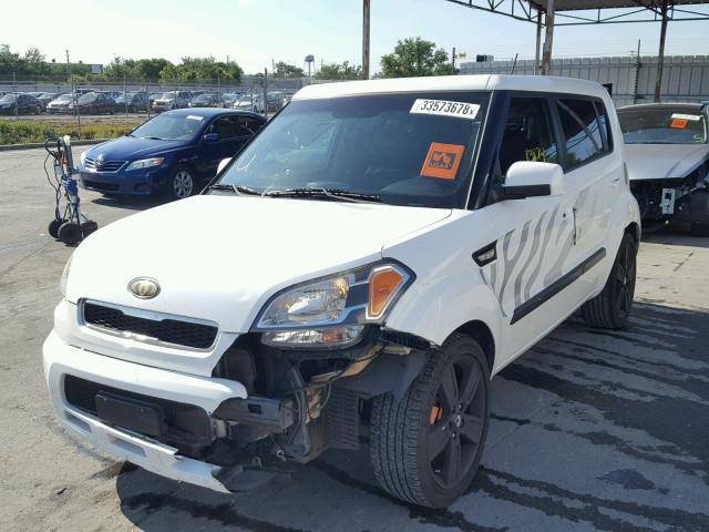 KNDJT2A20B7725406 - 2011 KIA SOUL + WHITE photo 2