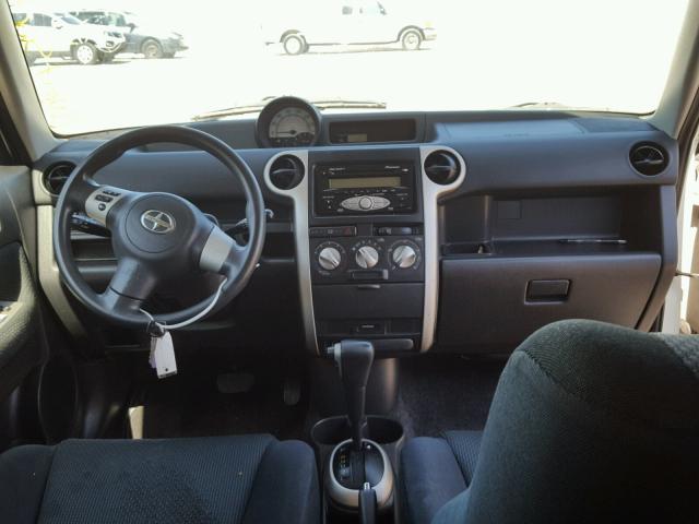 JTLKT324364104845 - 2006 TOYOTA SCION XB WHITE photo 9