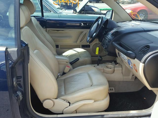 3VWCM31Y64M337795 - 2004 VOLKSWAGEN NEW BEETLE 蓝色 照片 5