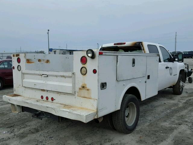 1GBJC73KX9F147068 - 2009 CHEVROLET SILVERADO WHITE photo 4