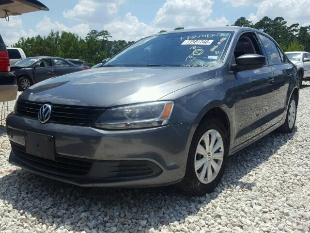 3VW2K7AJ9EM252365 - 2014 VOLKSWAGEN JETTA BASE GRAY photo 2