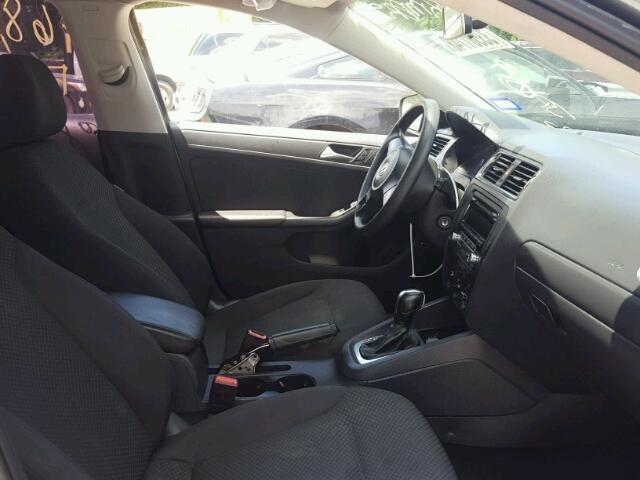 3VW2K7AJ9EM252365 - 2014 VOLKSWAGEN JETTA BASE GRAY photo 5