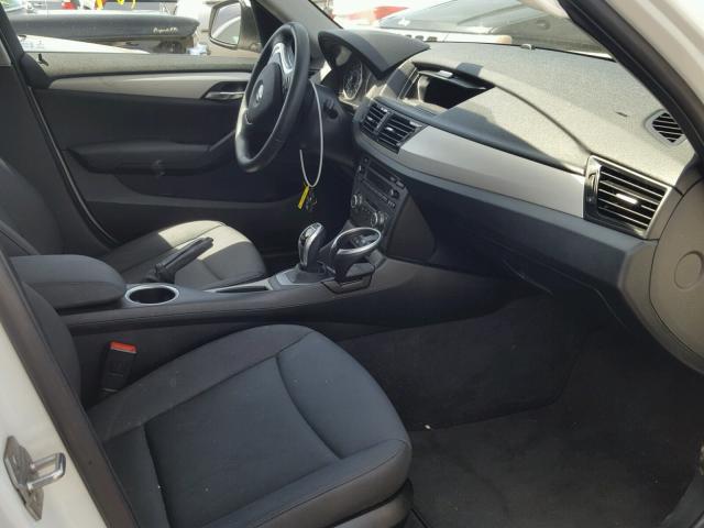 WBAVM1C54FV314346 - 2015 BMW X1 SDRIVE2 WHITE photo 5