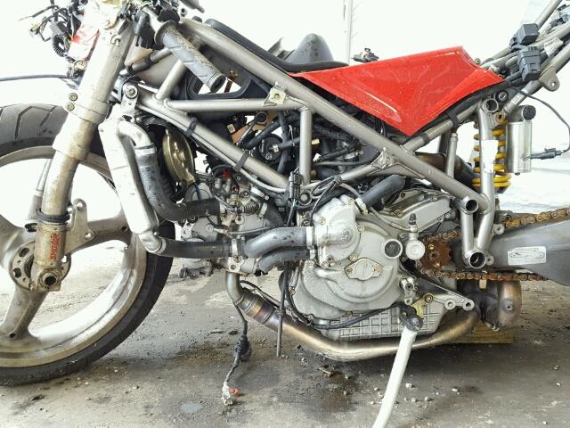 ZDM1SB3R61B009199 - 2001 DUCATI 748 RED photo 9