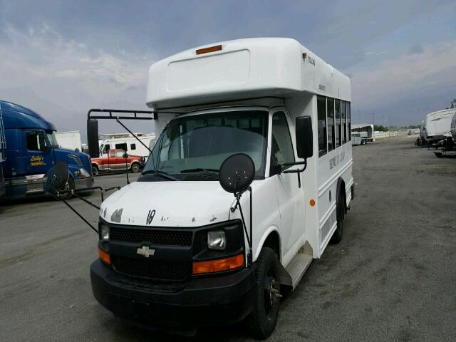 1GBJG31K991138486 - 2009 CHEVROLET EXPRESS G3 WHITE photo 2