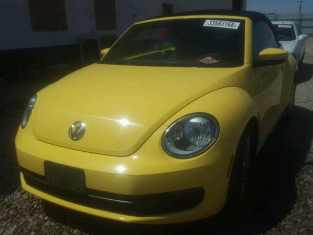 3VW517AT5FM806455 - 2015 VOLKSWAGEN BEETLE 1.8 YELLOW photo 2