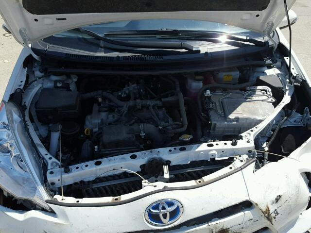 JTDKDTB32E1568841 - 2014 TOYOTA PRIUS C WHITE photo 7