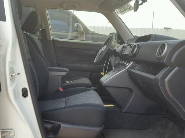 JTLZE4FE2FJ068472 - 2015 TOYOTA SCION XB თეთრი ფოტო 5
