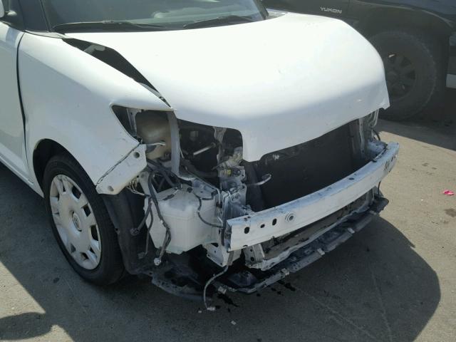 JTLZE4FE2FJ068472 - 2015 TOYOTA SCION XB თეთრი ფოტო 9