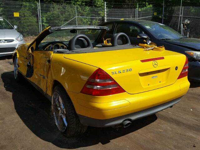 WDBKK47F4WF012029 - 1998 MERCEDES-BENZ SLK 230 KO YELLOW photo 3