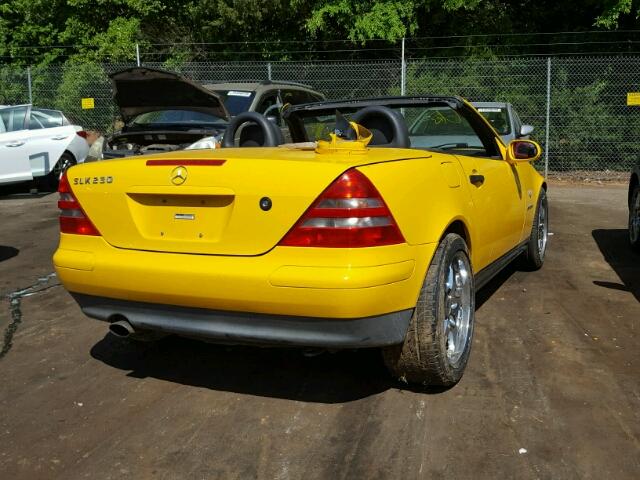 WDBKK47F4WF012029 - 1998 MERCEDES-BENZ SLK 230 KO YELLOW photo 4