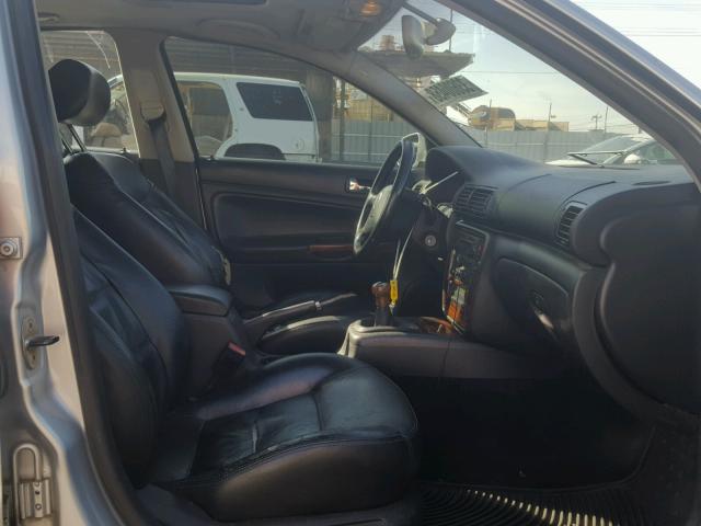 WVWRH63B83P188200 - 2003 VOLKSWAGEN PASSAT GLX 灰色 照片 5