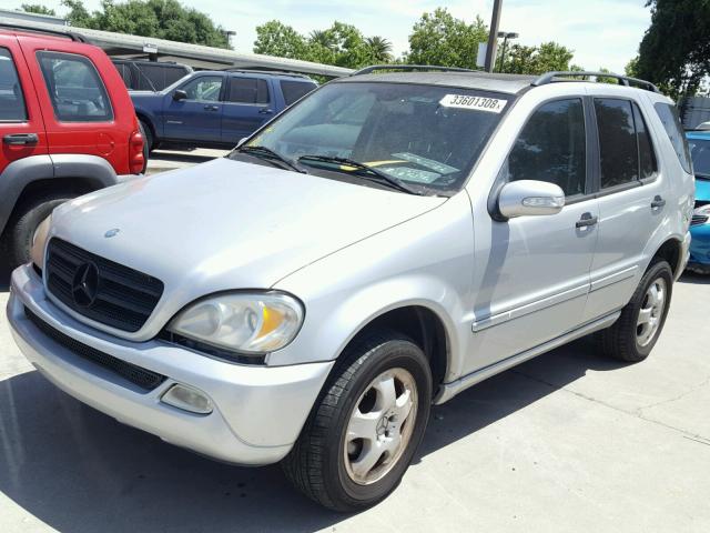 4JGAB57E15A530827 - 2005 MERCEDES-BENZ ML 320 SILVER photo 2