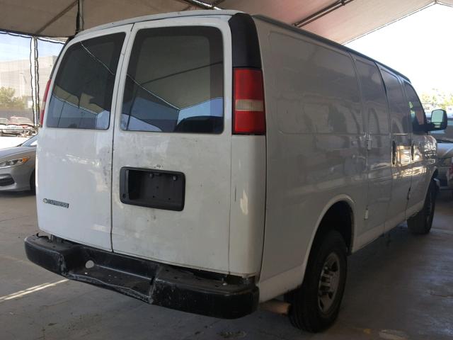 1GCGG25C181211092 - 2008 CHEVROLET EXPRESS G2 WHITE photo 4